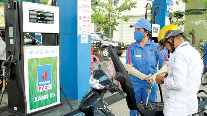 Giá xăng A92 giảm hơn 100 đồng/lít từ 16 giờ 55 phút chiều nay