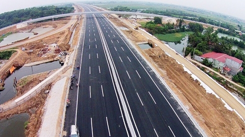 Trình Quốc hội đầu tư cao tốc Bắc Nam qua 32 tỉnh thành