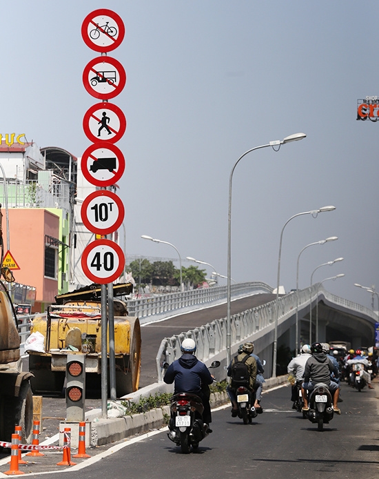 tp ho chi minh cau vuot nga sau o cua ngo tan son nhat xong truoc hai thang