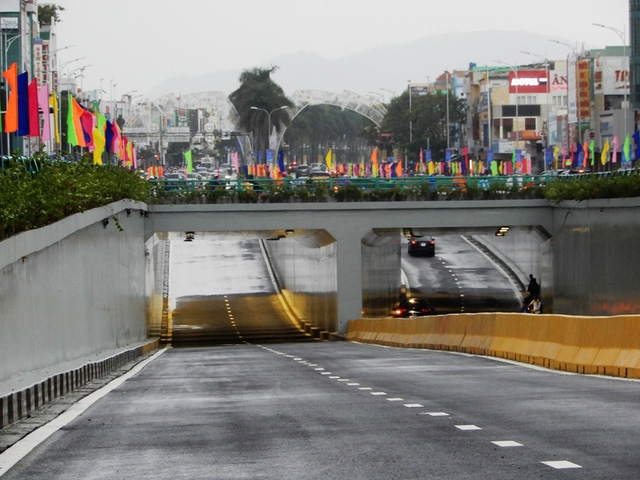Đà Nẵng: Hầm chui phục vụ APEC về đích, công nhân được thưởng nóng 200 triệu da nang ham chui phuc vu apec ve dich cong nhan duoc thuong nong 200 trieu