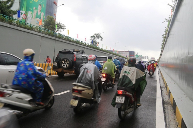 Đà Nẵng: Hầm chui phục vụ APEC về đích, công nhân được thưởng nóng 200 triệu da nang ham chui phuc vu apec ve dich cong nhan duoc thuong nong 200 trieu