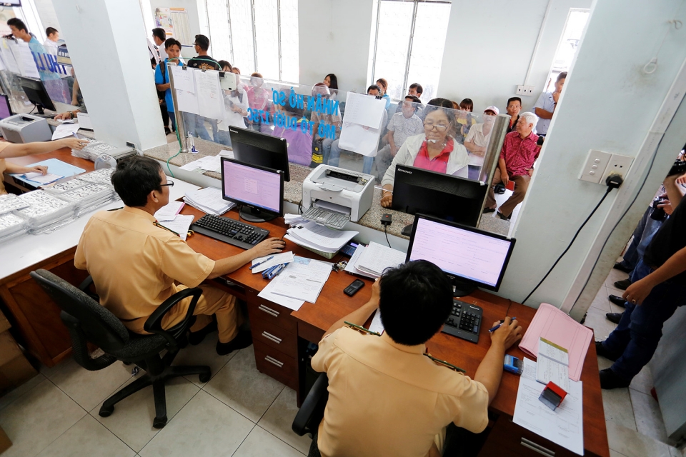 Sắp bỏ quy định xuất trình chứng minh thư khi đăng ký xe sap bo quy dinh xuat trinh chung minh thu khi dang ky xe