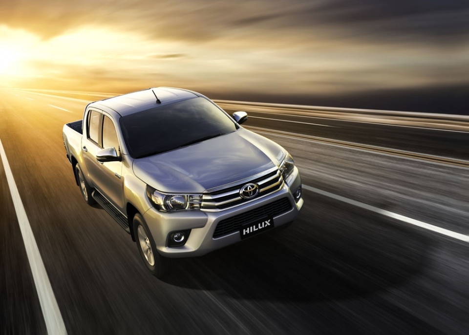 Toyota Hilux "lên đời" động cơ 2.4L mới với giá từ 631 triệu đồng toyota hilux len doi dong co 24l moi voi gia tu 631 trieu dong