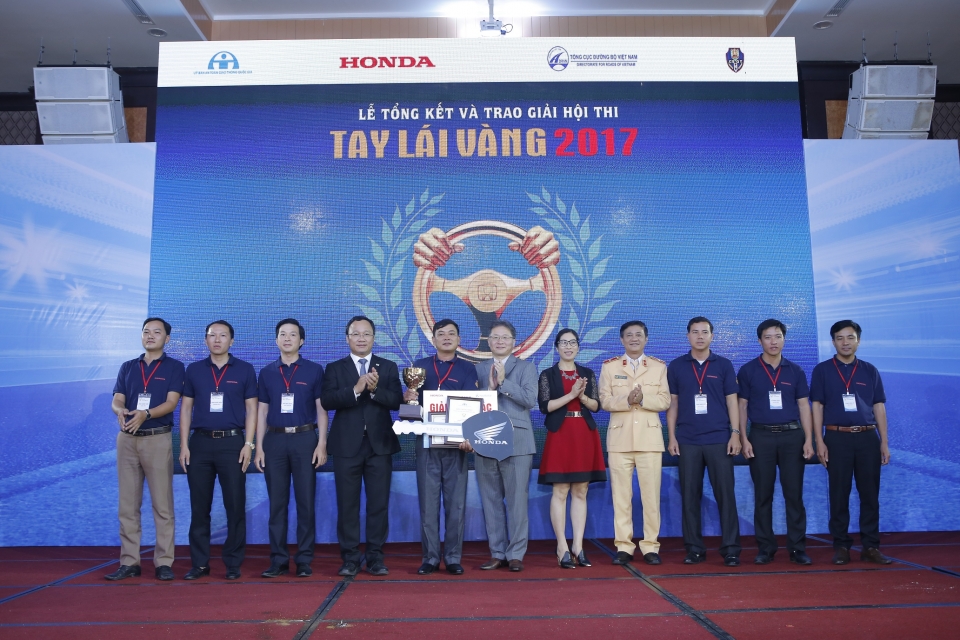 Vinh danh giáo viên lái xe ô tô chất lượng cao trên cả nước vinh danh giao vien lai xe o to chat luong cao tren ca nuoc