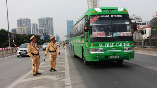 Cuối năm, lại nóng xe “dù”, bến “cóc”