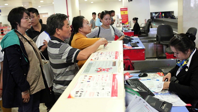 Thẻ nhà báo, thẻ Đảng viên lên máy bay suýt bị loại do "lỗi đánh máy" the nha bao the dang vien len may bay suyt bi loai do loi danh may