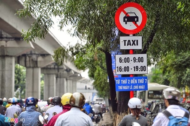 ha noi de xuat cam xe taxi hoat dong tren 13 tuyen duong