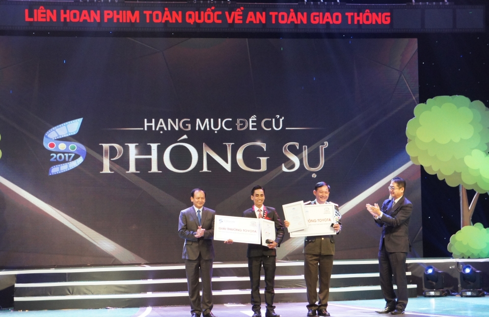 Liên hoan phim về an toàn giao thông toàn quốc 2017 đã tìm ra gương mặt thắng cuộc lien hoan phim ve an toan giao thong toan quoc 2017 da tim ra guong mat thang cuoc