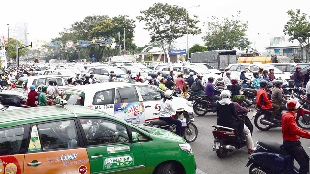 Sao thêm phí chống ùn tắc khi dân đã cõng quá nhiều loại phí?