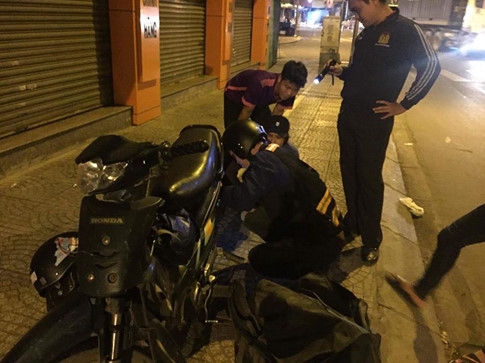 Nhóm tình nguyện SOS Sài Gòn: Cứu nạn đêm khuya miễn phí nhom tinh nguyen sos sai gon cuu nan dem khuya mien phi