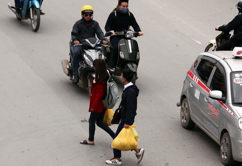 Người đi bộ sai luật có thể bị phạt tù từ 1/1/2018 nguoi di bo sai luat co the bi phat tu tu 112018