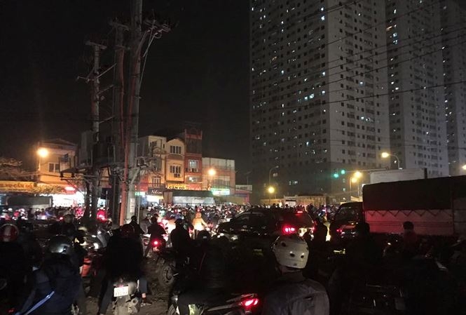 Tắc đường kinh hoàng: Vì sao Cầu Tó "thất thủ"? tac duong kinh hoang vi sao cau to that thu