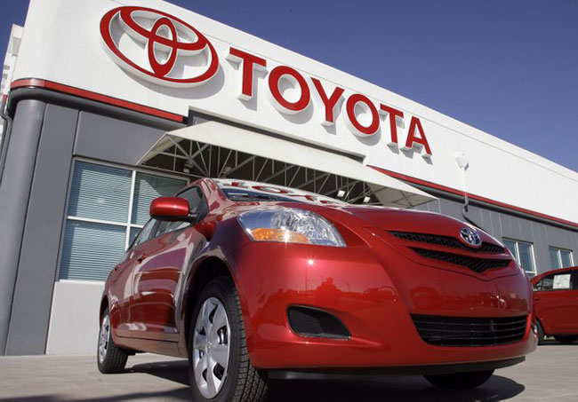 Khó khăn liên tiếp nhưng Toyota vẫn đạt doanh số bán hàng