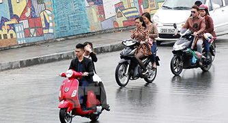 Báo Pháp cảnh báo về "tai họa" xe gắn máy ở Đông Nam Á