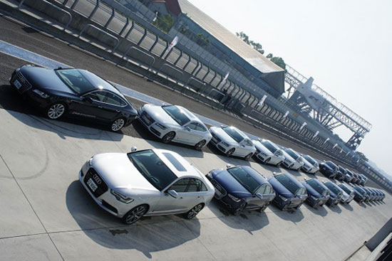 Hơn 20 chiếc Audi đời mới xếp hàng trong trường đua Penbay chờ test