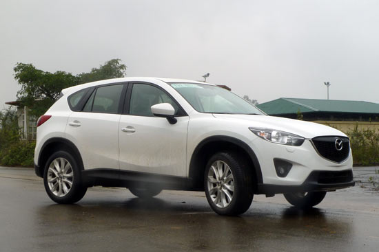 Mẫu SUV 5 chỗ CX-5 giảm gi&aacute; mạnh với mức từ 100 triệu đồng đến mức 131 triệu đồng.
