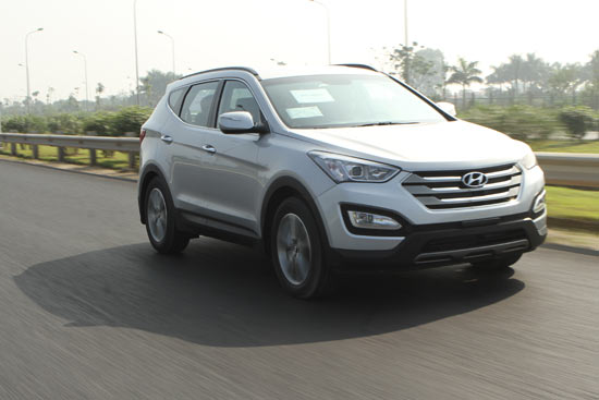 Santa Fe thế hệ mới có nhiều thay đổi về thiết kế ngoại thất - Ảnh: Bobi.