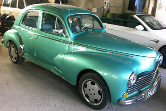 "Đồ cổ" Peugeot 203 được phục chế nội ngoại thất v&agrave; độ &acirc;m thanh - Ảnh: C&ocirc;ng Th&agrave;nh..