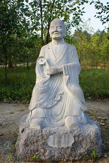 Mặc cho tượng phật cụt tay...