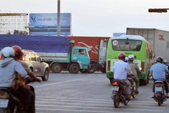 Nhiều nguy cơ tai nạn giao thông tại quốc lộ 51A - Ảnh Vĩnh Phú