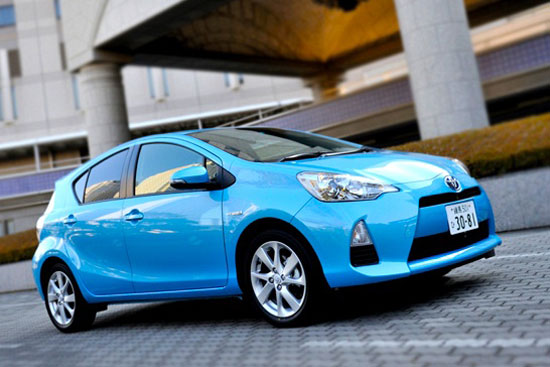 Toyota Aqua hiện l&agrave; mẫu xe ăn kh&aacute;ch nhất ở Nhật Bản.