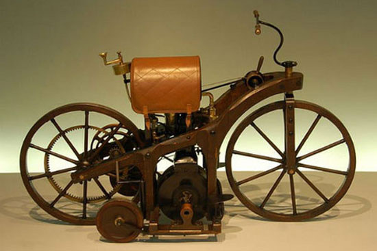 Động cơ 4 th&igrave; đầu ti&ecirc;n thế giới xuất hiện năm 1876.