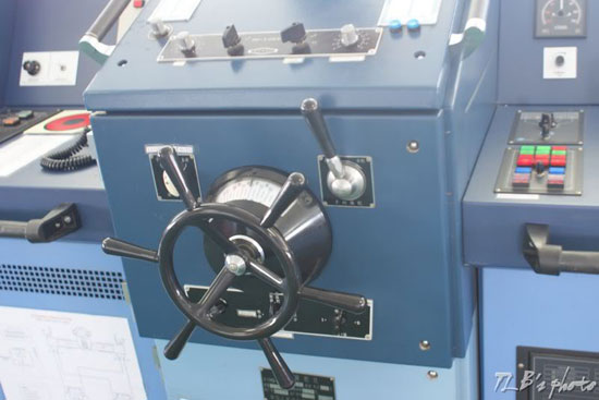 Bộ phận điều khiển sự di chuyển của t&agrave;u ch&iacute;nh l&agrave; m&aacute;y l&aacute;i 