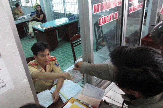 Thủ tục sang t&ecirc;n đổi chủ sẽ được điều chỉnh theo hướng đơn giản hơn - Ảnh Người lao động.