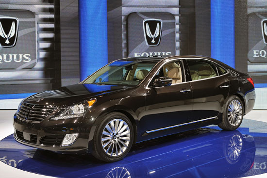 Hyundai Equus 2014 tr&igrave;nh diện tại triển l&atilde;m xe New York 2013 - Ảnh: Autoblog,