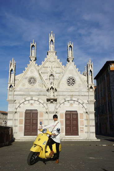 Khám phá Pisa bằng Vespa.