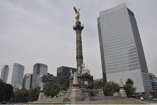 Chỗ n&agrave;y được coi l&agrave; trung t&acirc;m của Th&agrave;nh phố Mexico nằm tr&ecirc;n đại lộ Reforma (cải c&aacute;ch) được bầu l&agrave; đẹp nhất Mỹ La tinh