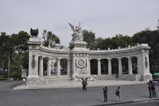 Tượng đ&agrave;i người được coi l&agrave; cha của Mexico (Miguel Hidalgo y Costilla &ndash; tổng thống đầu ti&ecirc;n của Mexico).