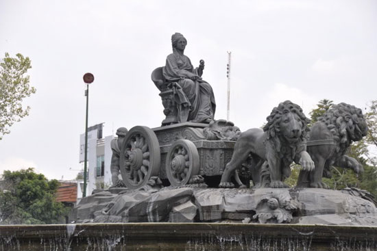 Tượng đ&agrave;i ở quảng trường Cibeles do kiều d&acirc;n gốc T&acirc;y Ban Nha tặng th&agrave;nh phố.