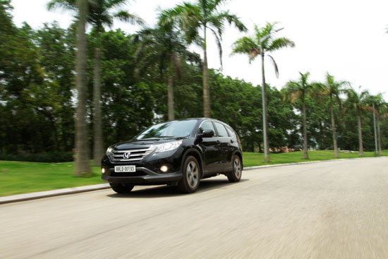 Honda CR-V mới sở hữu những đường n&eacute;t h&agrave;i h&ograve;a, đ&uacute;ng như triết l&yacute; thiết kế của người Nhật.