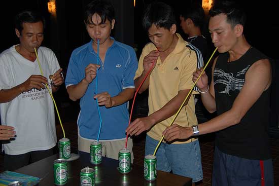 Vẫn d lo&ugrave;ng ống h&uacute;t, nhưng l&agrave;