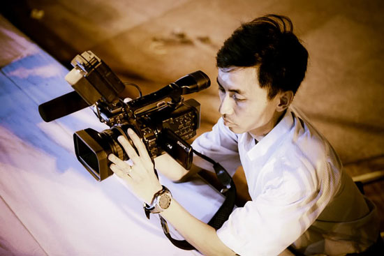 B&aacute;c Dũng Khọm phụ tr&aacute;ch ch&iacute;nh mảng video.