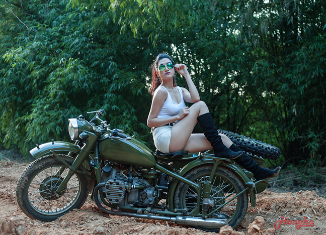 Những đường cong nóng bỏng bên xe off road và sidecar nhung duong cong nong bong ben xe off road va sidecar