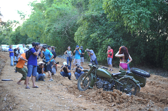 Những đường cong nóng bỏng bên xe off road và sidecar nhung duong cong nong bong ben xe off road va sidecar