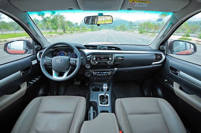 Toyota Hilux: câu chuyện của sự bền bỉ và thân thiện hiếm thấy toyota hilux cau chuyen cua su ben bi va than thien hiem thay