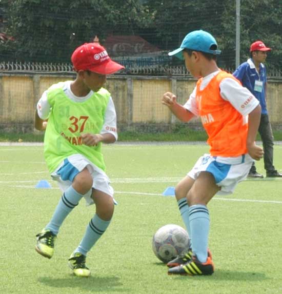 Tìm cách qua người đối phương.