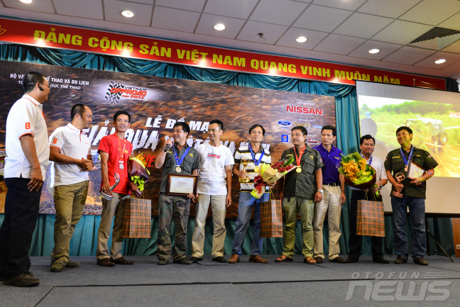 le tong ket va trao giai khep lai mua thi dau voc 2015