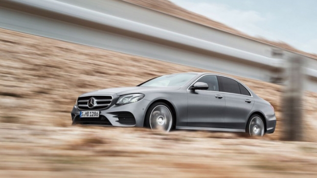 Mercedes Benz E-Class bị triệu hồi do lỗi hệ thống camera và cảm biến sau