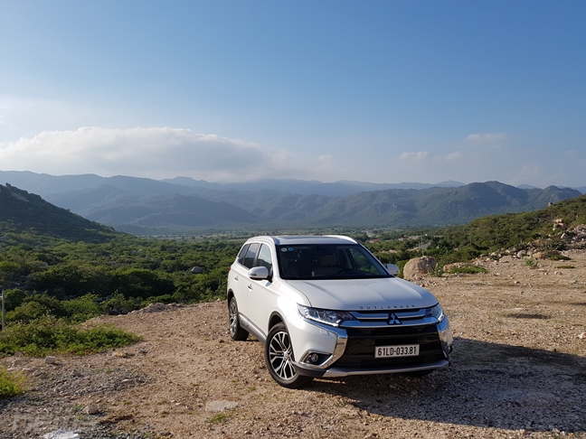 video kham pha nhanh mistubishi outlander 2016