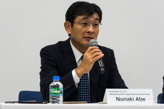 tokyo 2015 cung tro chuyen voi tan chu tich cua honda