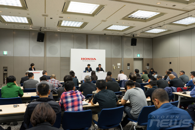 tokyo 2015 cung tro chuyen voi tan chu tich cua honda