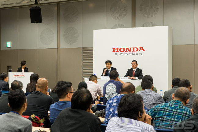 tokyo 2015 cung tro chuyen voi tan chu tich cua honda