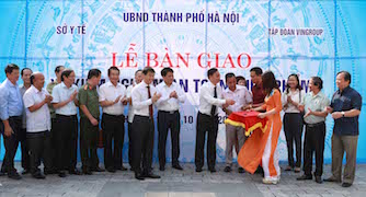 Vingroup trao tặng Thành phố Hà Nội 3 xe kiểm nghiệm thực phẩm