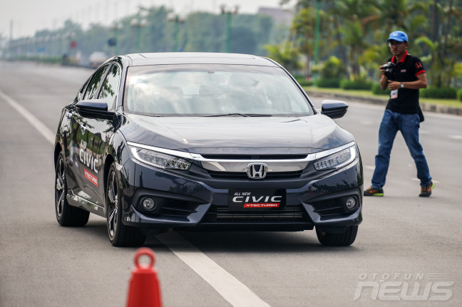 honda civic 2016 tim lai dam me