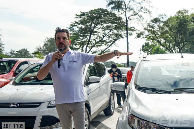 Một ngày rong ruổi với Ford Escape hoàn toàn mới mot ngay rong ruoi voi ford escape hoan toan moi