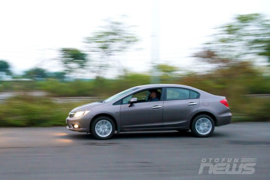 honda civic mot lan nhin lai